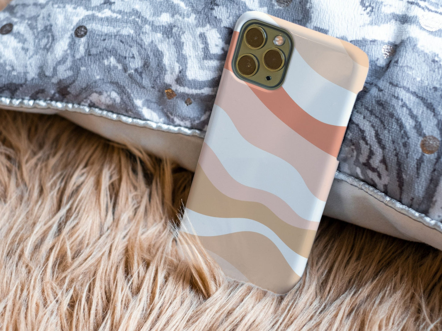 Wavy lines pattern